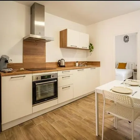 Au Pied Des Remparts-cite Medievale * Carcassonne